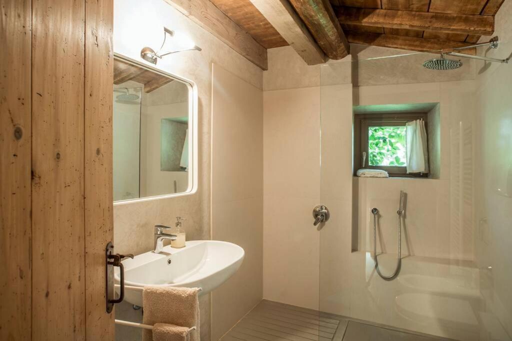 Betta - Newly Renovated Lake-View Terrace Apartment, Peaceful And Silent Surroundings トスコラーノ・マデルノ エクステリア 写真