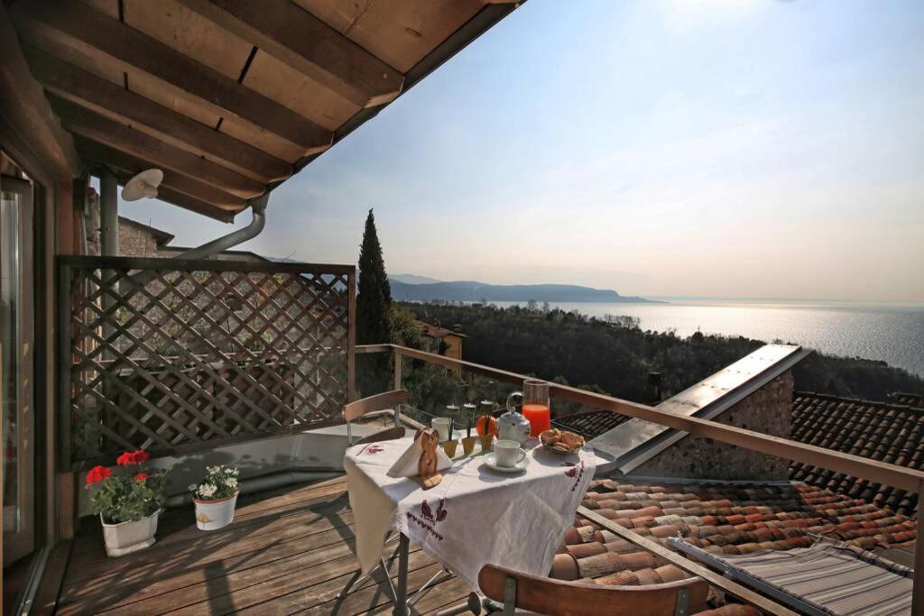 Betta - Newly Renovated Lake-View Terrace Apartment, Peaceful And Silent Surroundings トスコラーノ・マデルノ エクステリア 写真